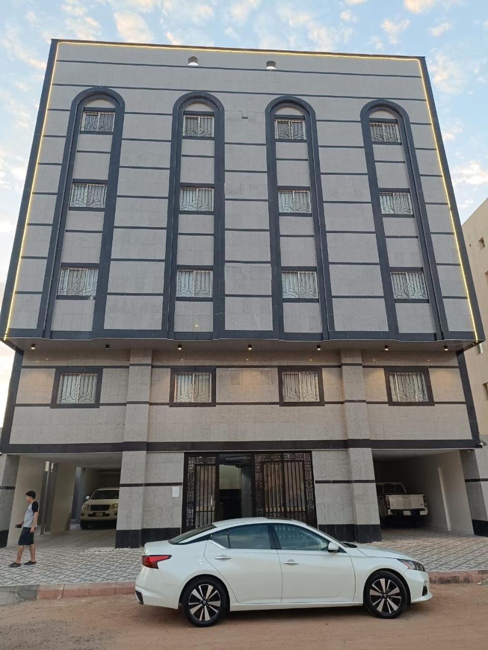 Yaqoot Al Madina Suites Al Awali Екстериор снимка