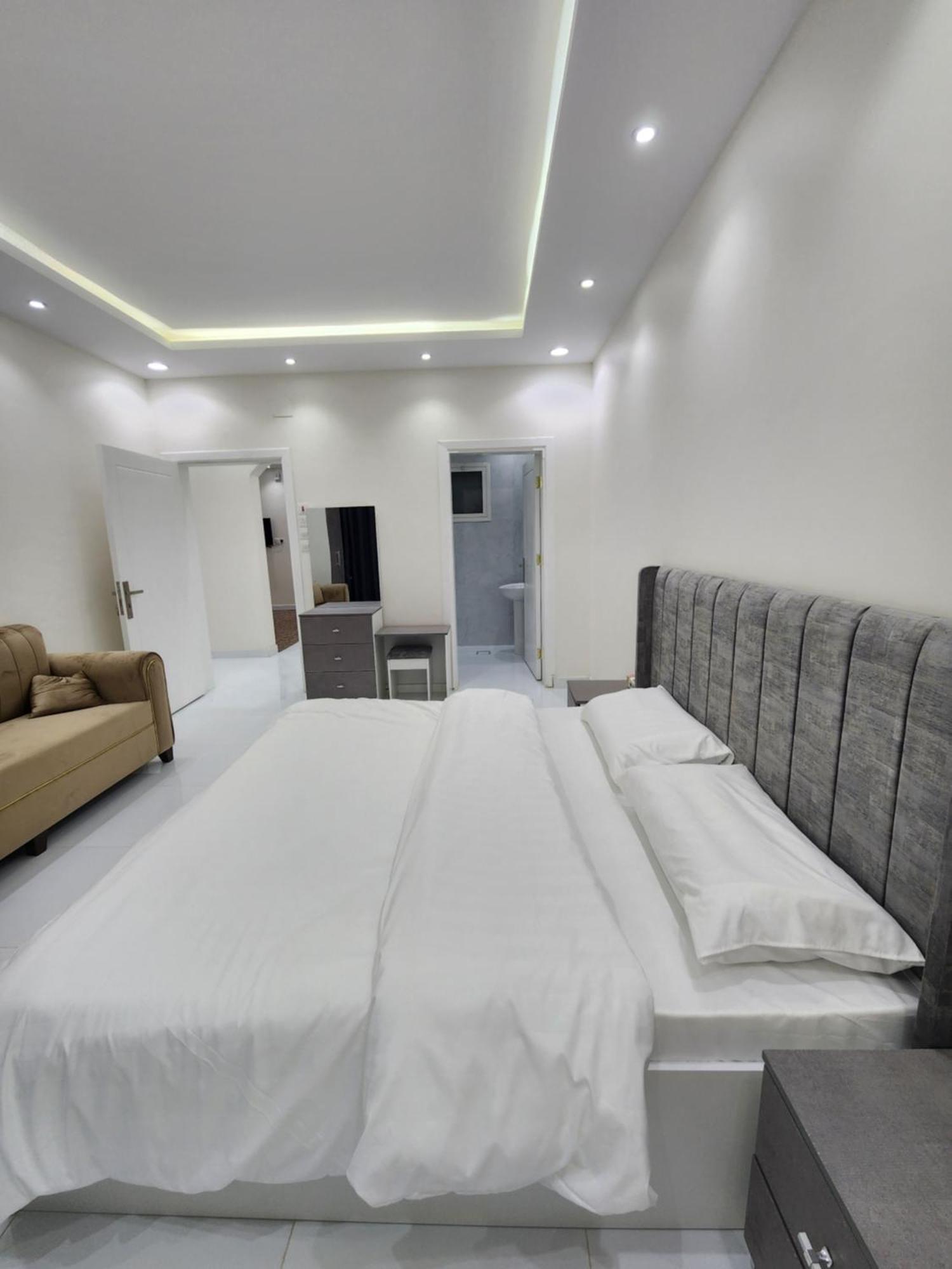 Yaqoot Al Madina Suites Al Awali Екстериор снимка