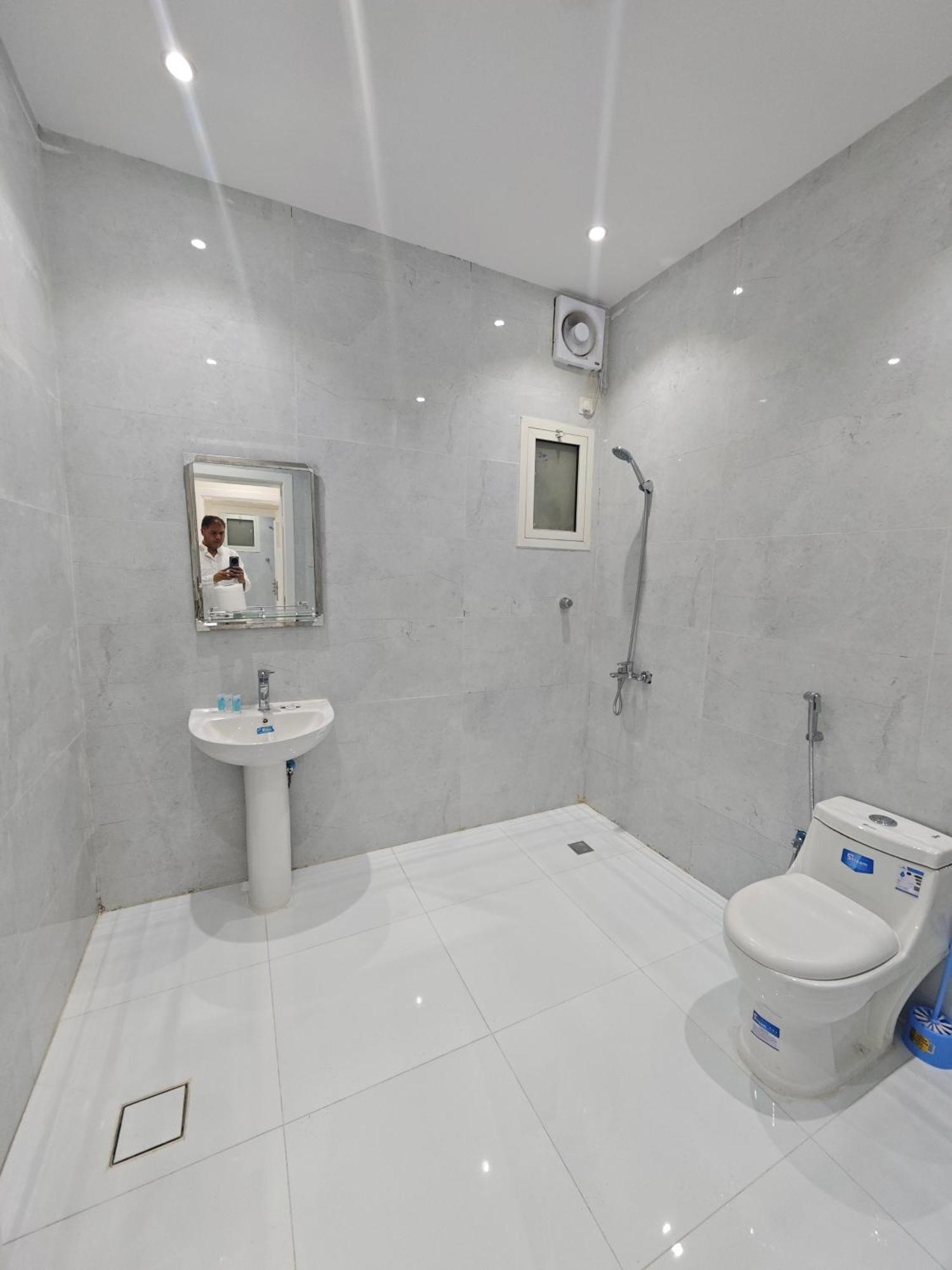 Yaqoot Al Madina Suites Al Awali Екстериор снимка