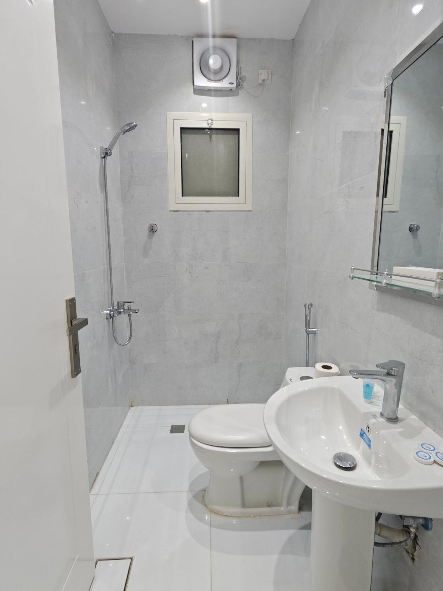 Yaqoot Al Madina Suites Al Awali Екстериор снимка