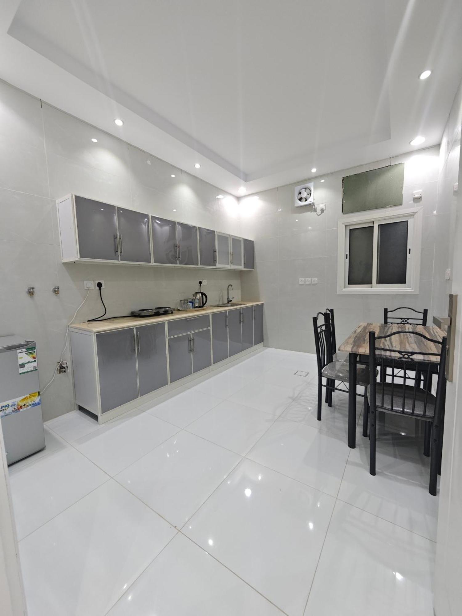 Yaqoot Al Madina Suites Al Awali Екстериор снимка
